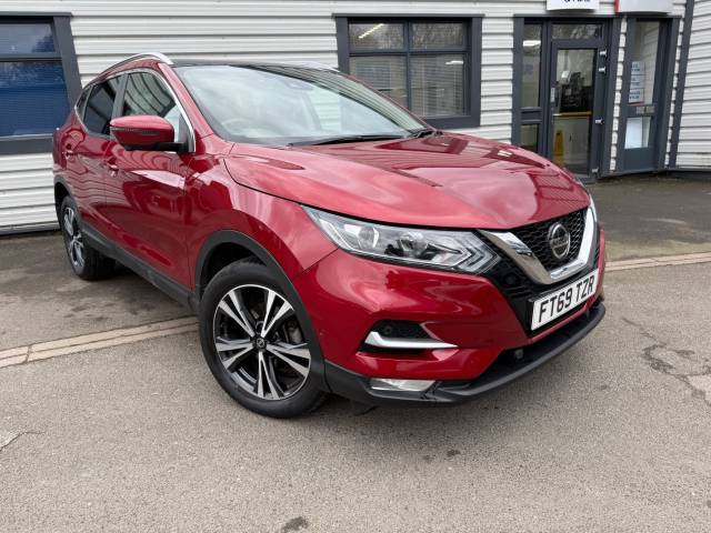 Nissan Qashqai 1.3 DiG-T 160 N-Connecta 5dr DCT Hatchback Petrol Red